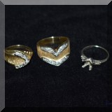 J20. Gold rings and setting.